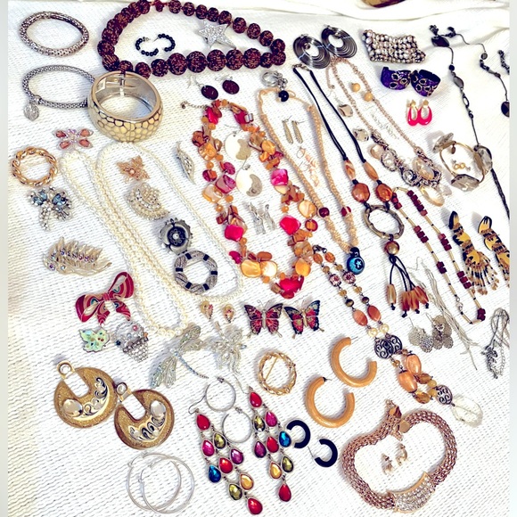 Jewelry - Vintage jewelry lot with vintage brooches